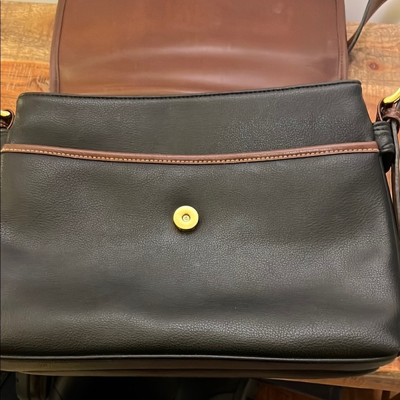 Elegant Black and Brown Crossbody Bag with Adjustable Strap - Picture 8 of 11